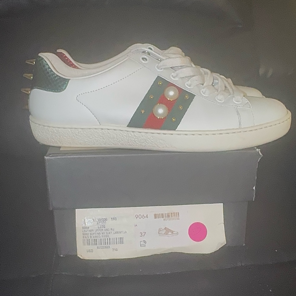 Gucci White Leather Sneakers with Red and Green Accents